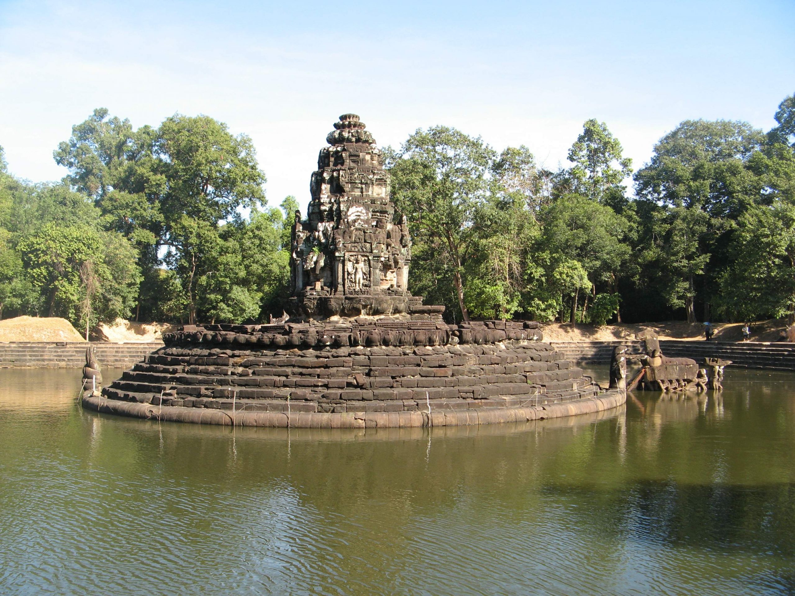 Neak Pean - Kiến trúc cổ xưa giữa hồ nước nhân tạo