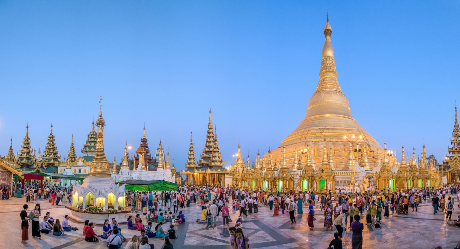 Chùa Shwedagon luôn thu hút hàng chục nghìn người hành hương mỗi ngày.