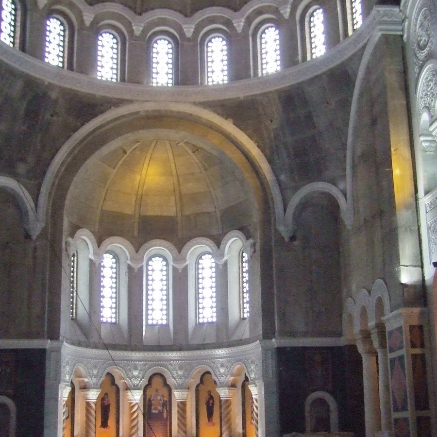Mãi đến năm 2004 thì điện thờ Thánh Sava mới được hoàn thành.
