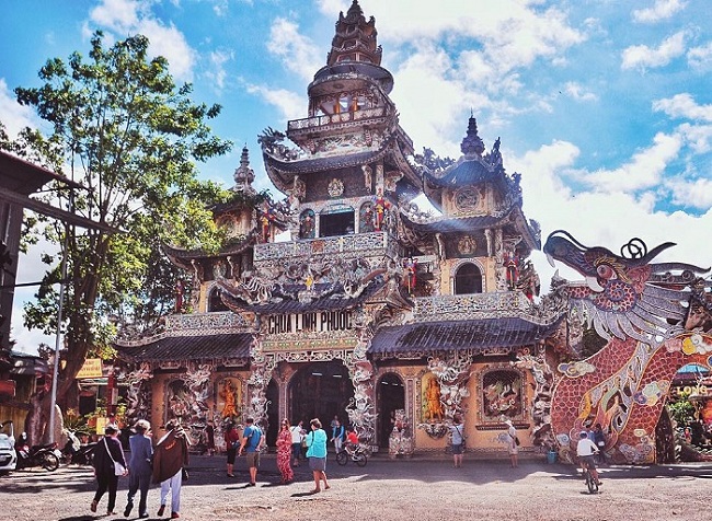 Kiến trúc Chùa Ve Chai nổi tiếng tại Việt Nam
